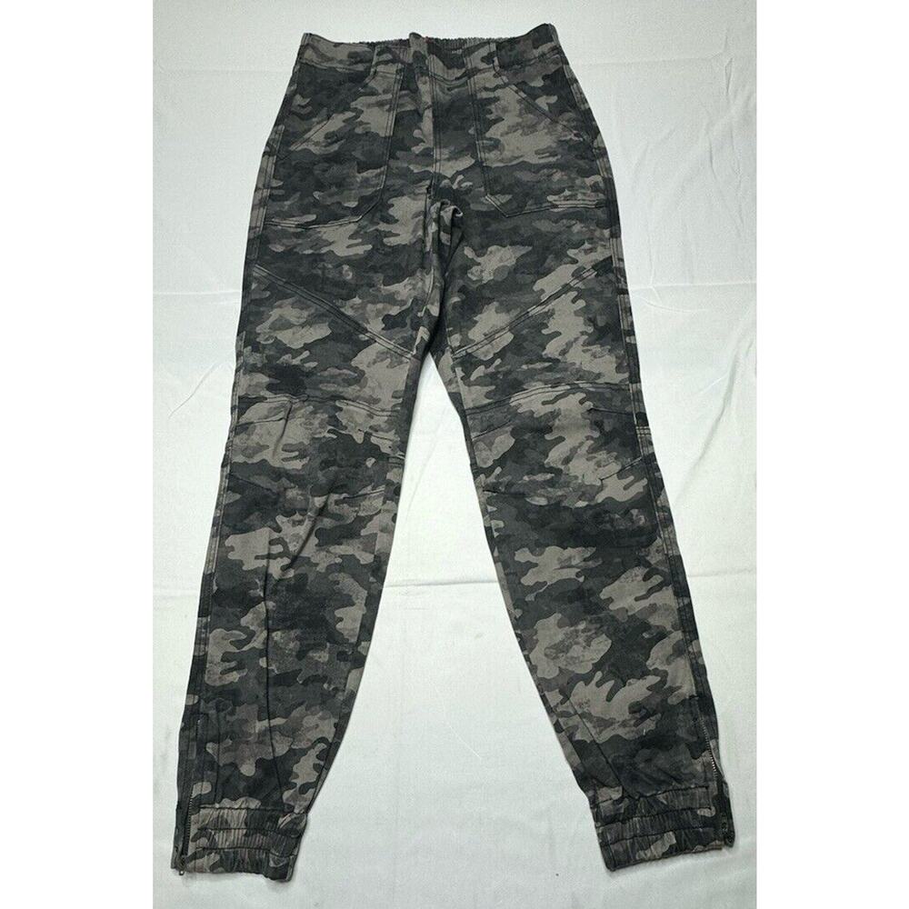 Spanx Women's Black/Gray Camouflag Stretch Twill Cargo Jogger - Size M (28x29.5)